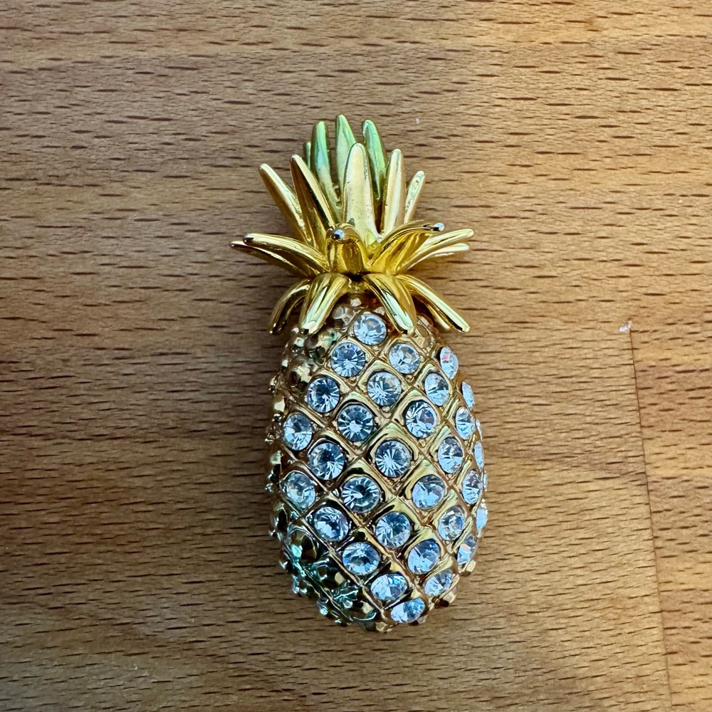Vintage Gold Tone Pineapple Brooch Rhinestone Pin Sparkling Fruit Jewelry